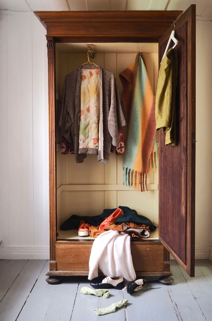 Skapet fullt - forhåndsbestilling - MELILOT